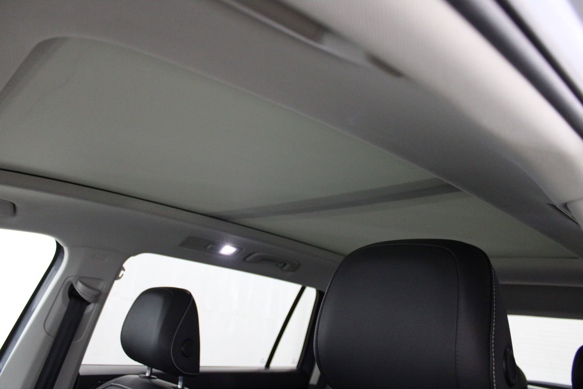 Used 2022 Volkswagen Tiguan SE AWD/4WD image 11