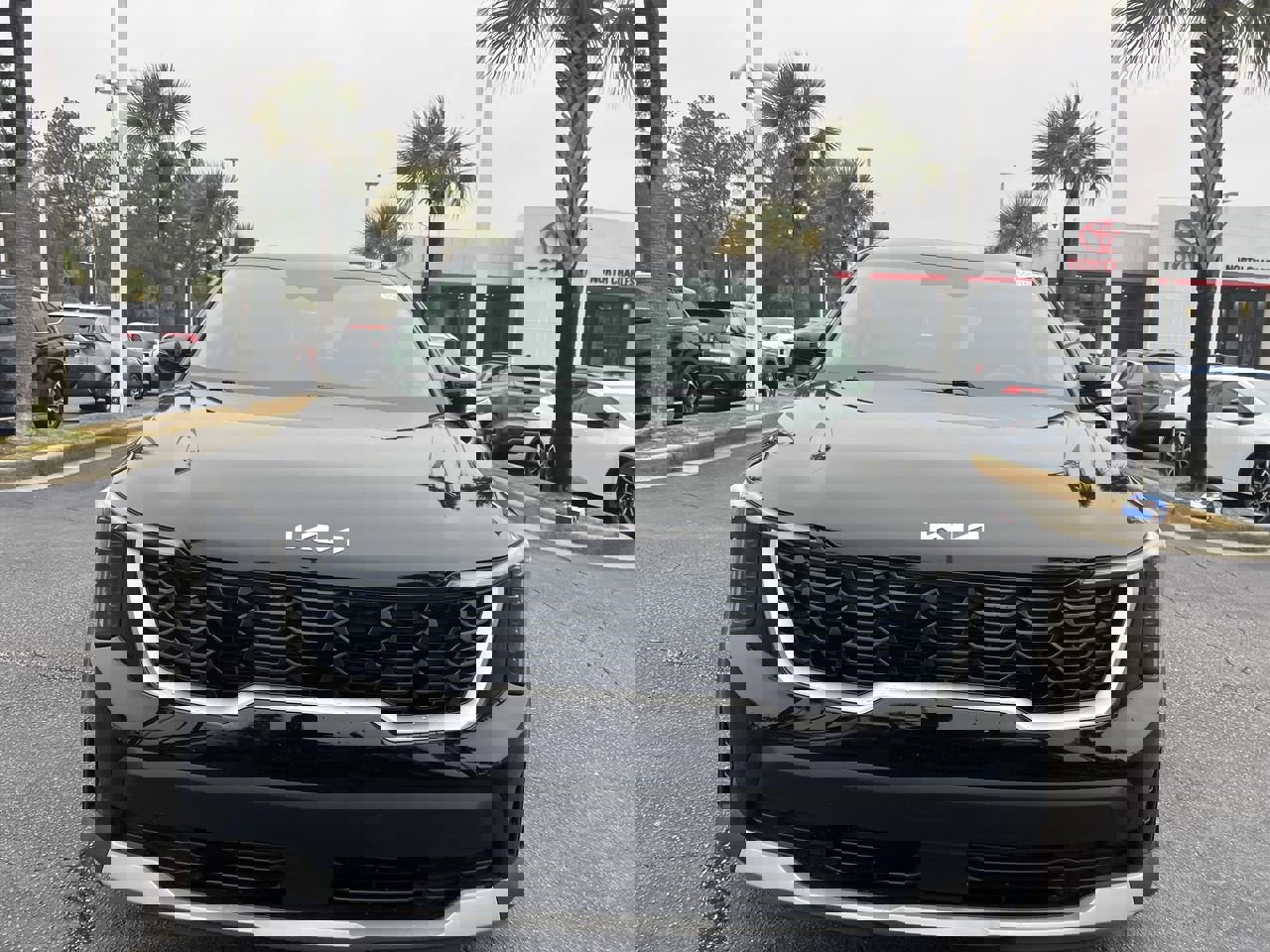 Used 2025 Kia Sorento LX image 3