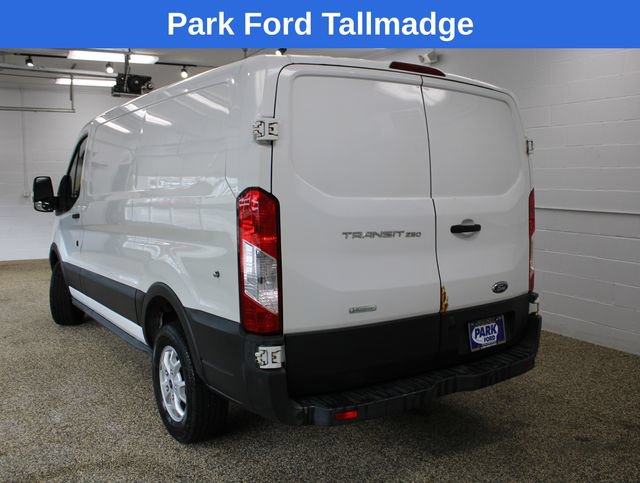 Used 2016 Ford Transit 250 130 Low Roof RWD image 3