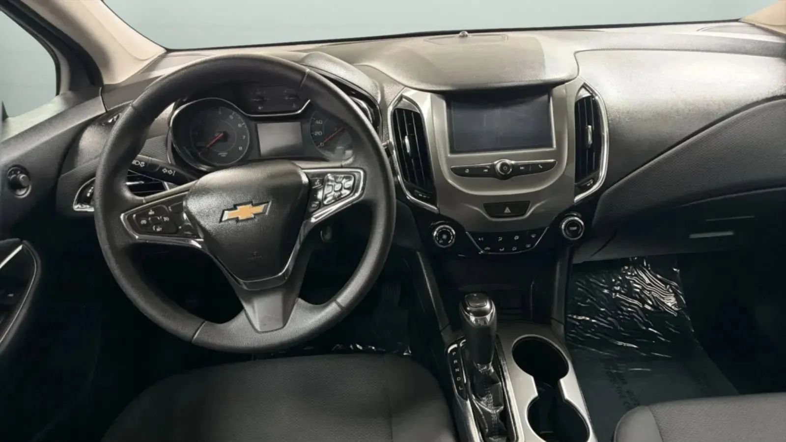 Used 2018 Chevrolet Cruze LT FWD image 10