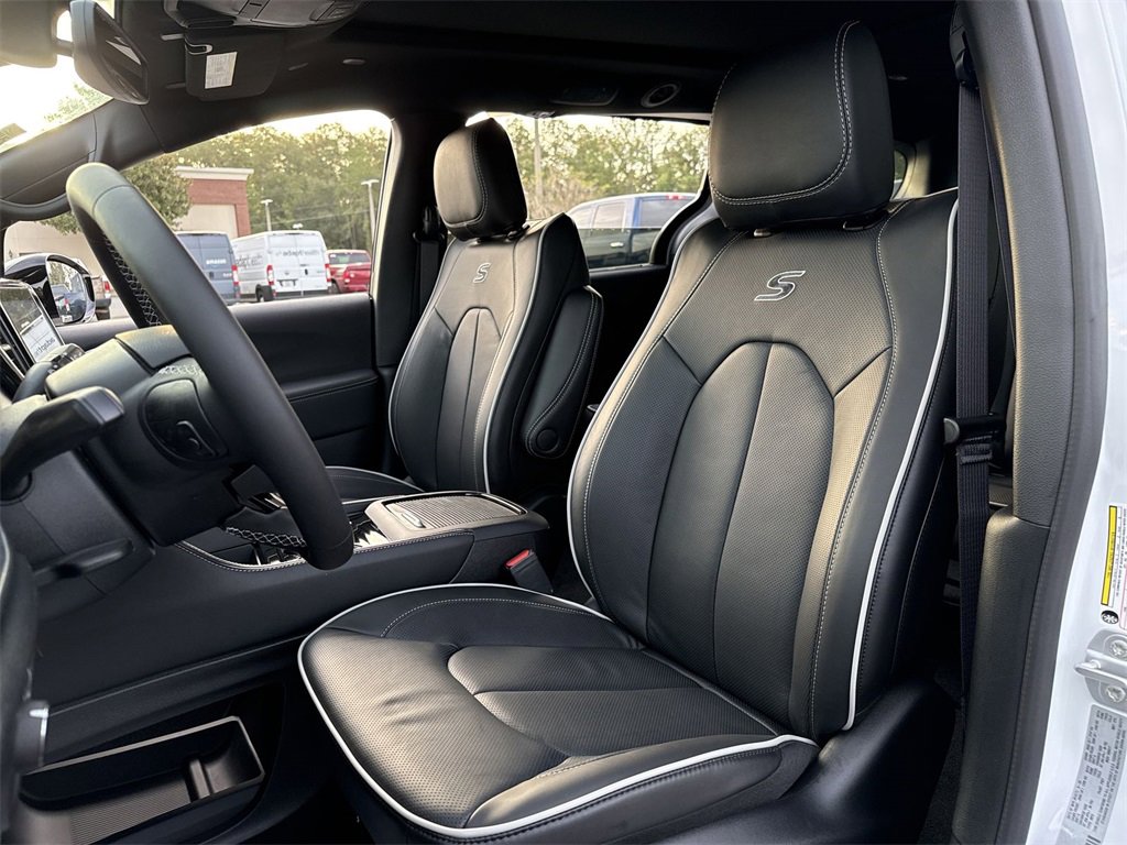 New 2026 Chrysler Pacifica Limited w/ S Appearance Package image 11