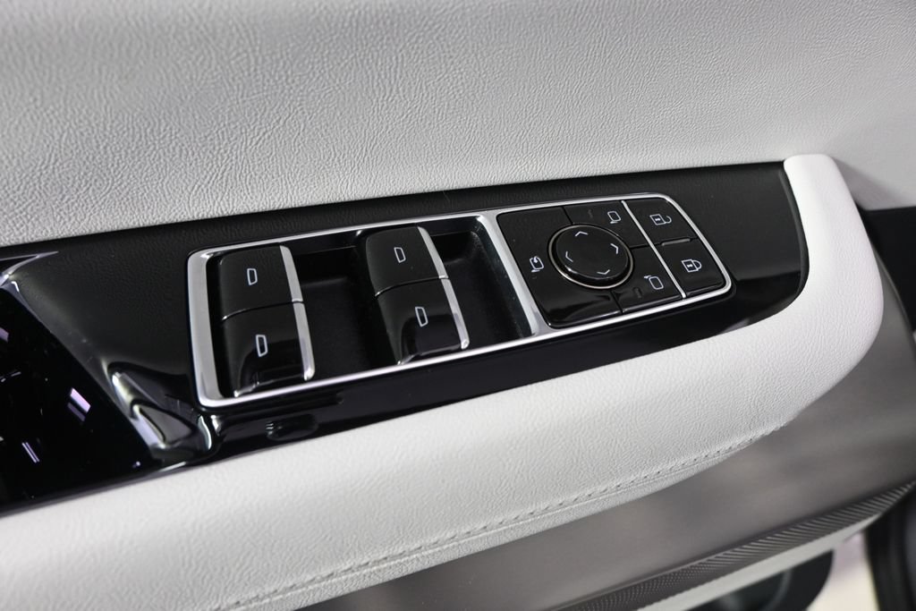 New 2027 Cadillac Vistiq Sport w/ LPO, Floor Liner Package AWD/4WD image 23