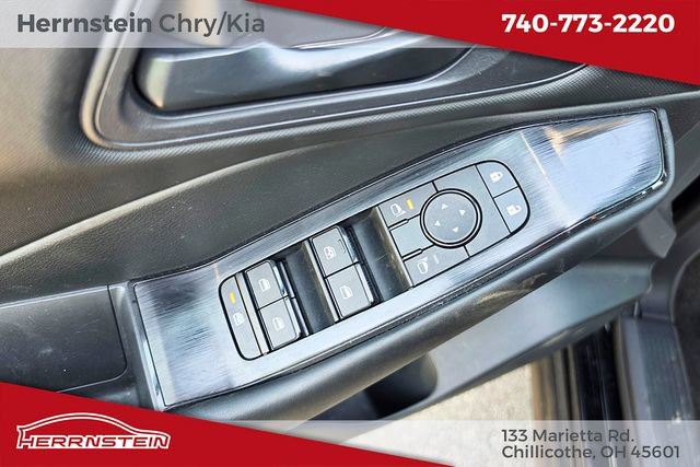 Used 2024 Nissan Rogue S AWD/4WD image 14
