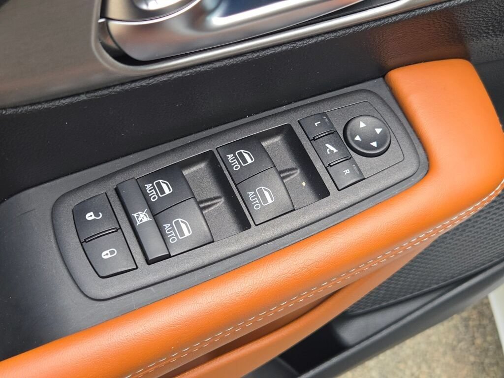 Certified 2024 Chrysler Pacifica Pinnacle FWD image 19