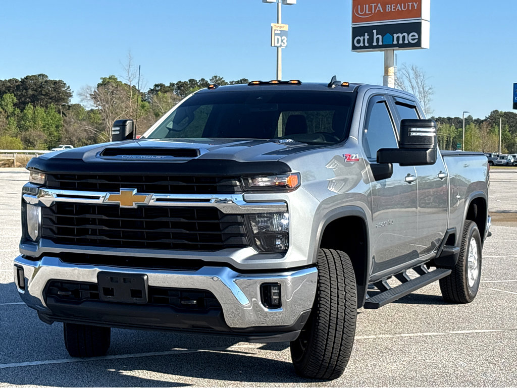 Used 2024 Chevrolet Silverado 2500 LT w/ Convenience Package image 3
