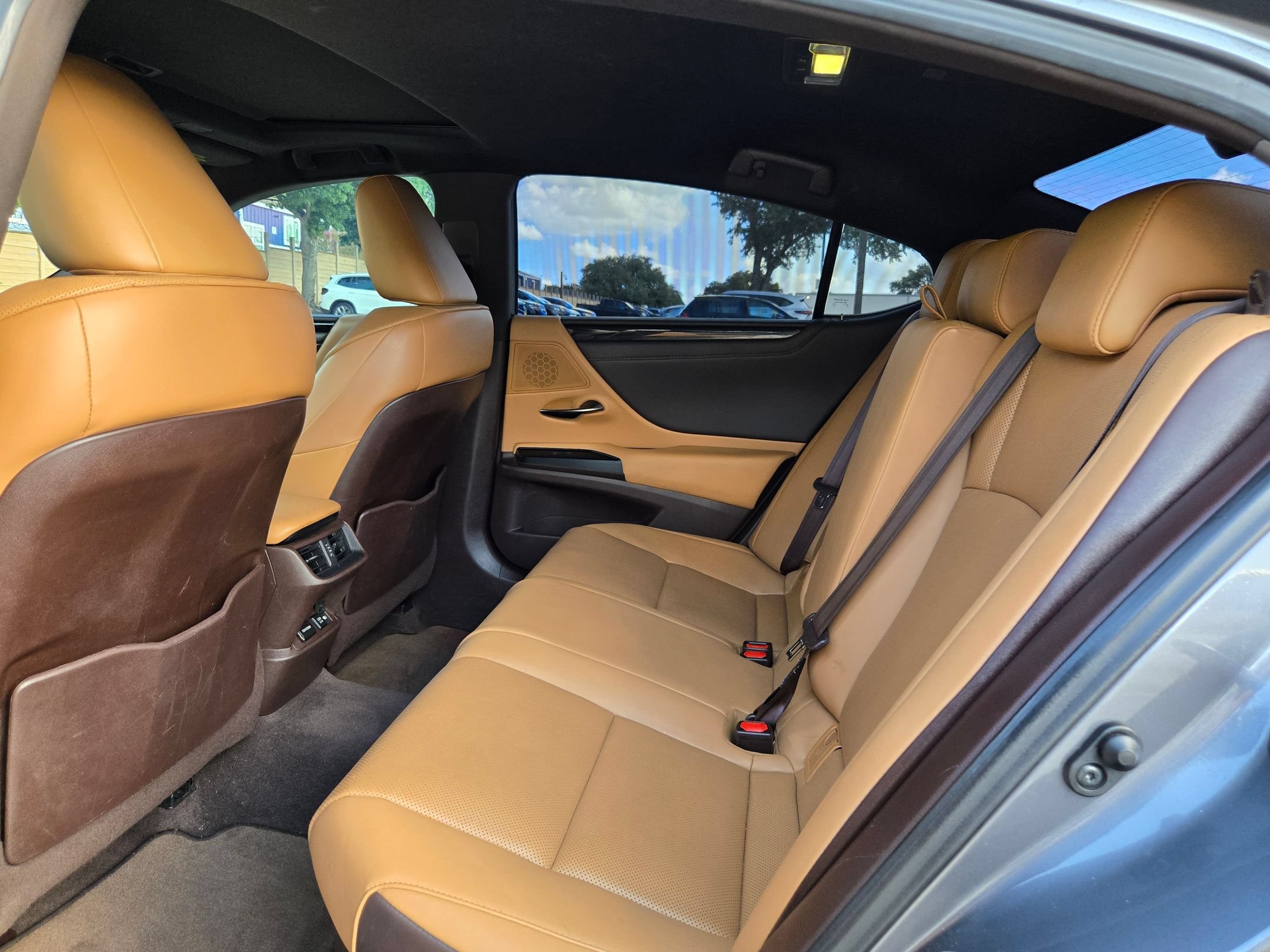 Used 2020 Lexus ES 300h w/ Premium Package FWD image 15