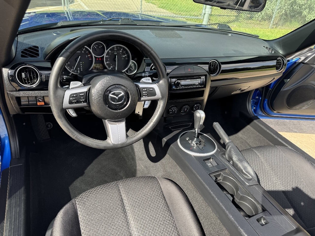 Used 2006 MAZDA MX-5 Miata Sport w/ Appearance Pkg RWD image 28