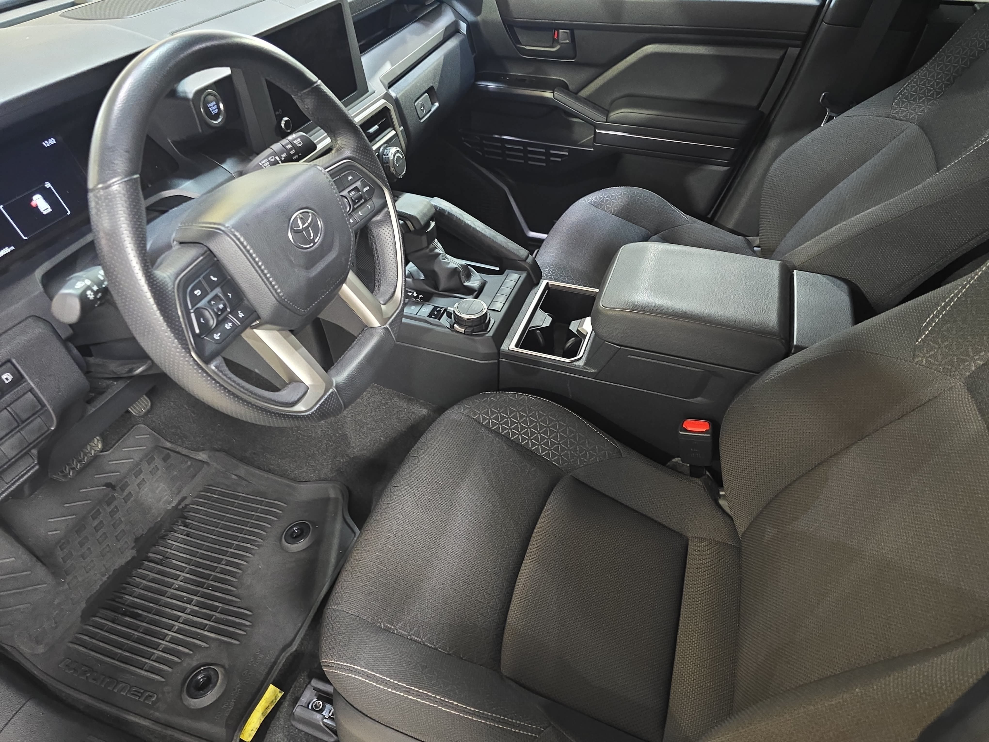 Used 2025 Toyota 4Runner SR5 AWD/4WD image 13