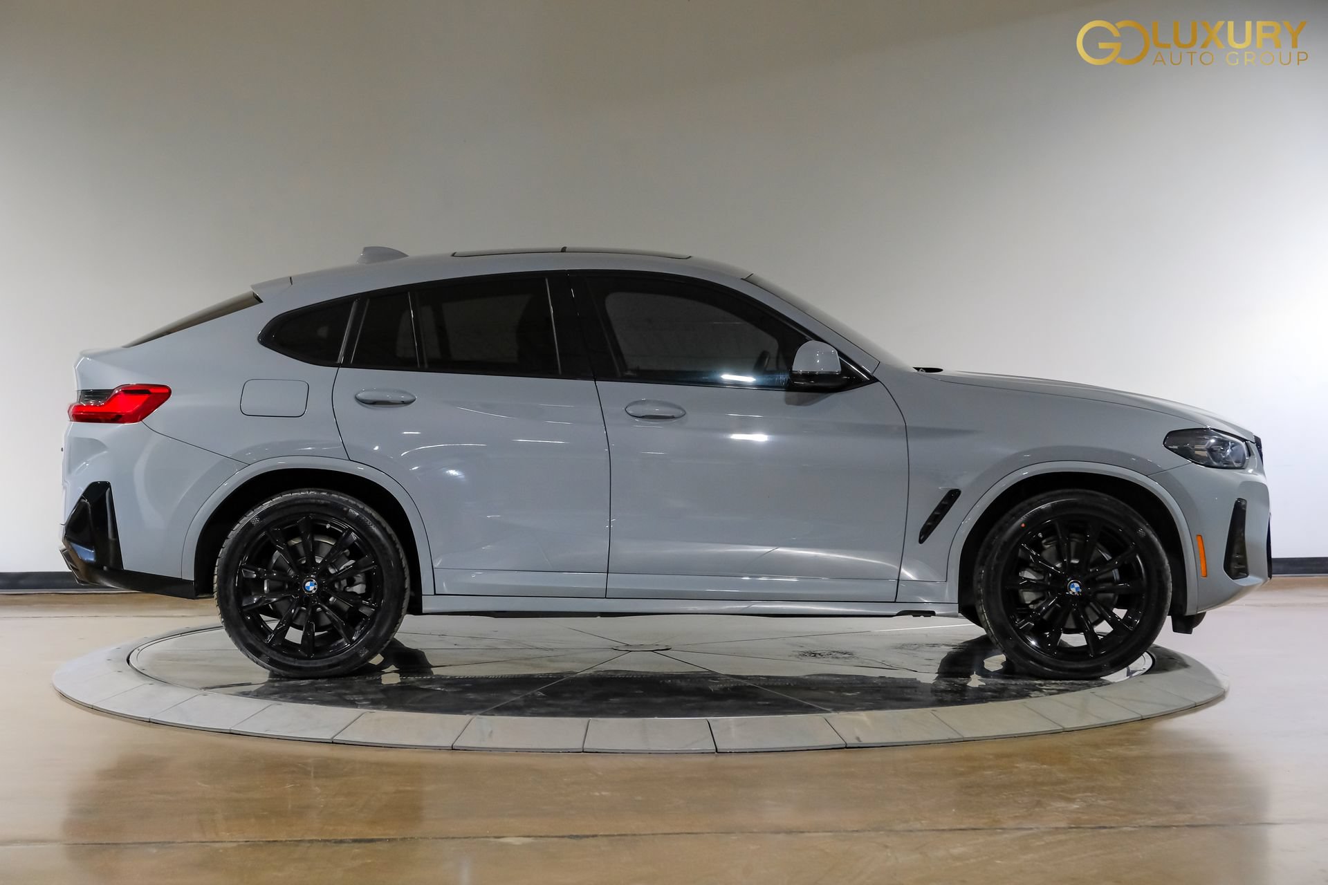 Used 2024 BMW X4 xDrive30i w/ M Sport Package AWD/4WD image 9