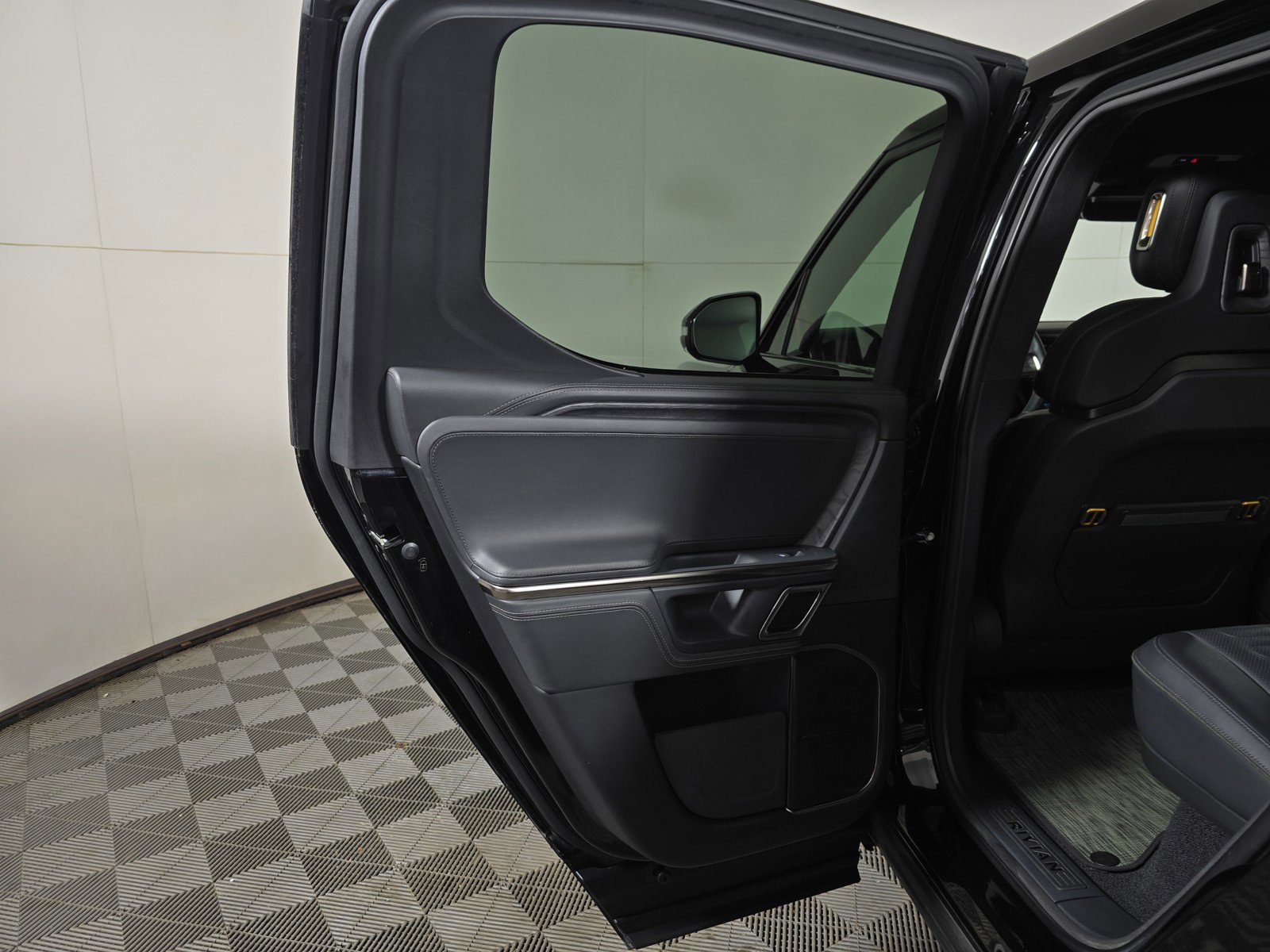 Used 2022 Rivian R1T Adventure AWD/4WD image 17