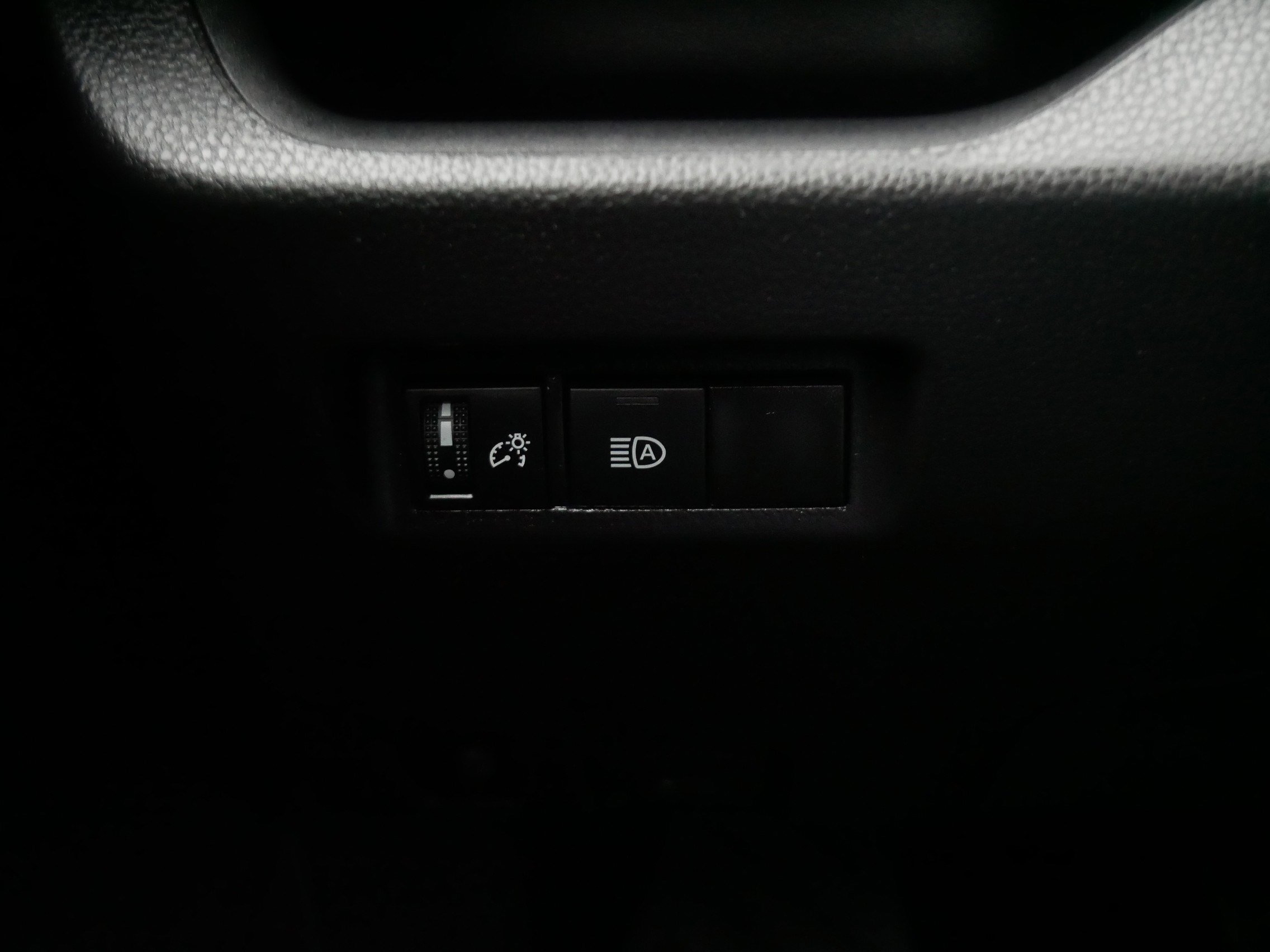 Used 2025 Toyota RAV4 LE image 27