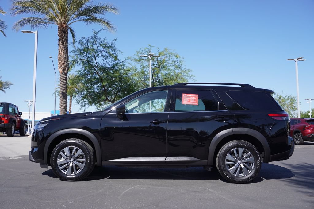 Used 2025 Nissan Pathfinder SV FWD image 2
