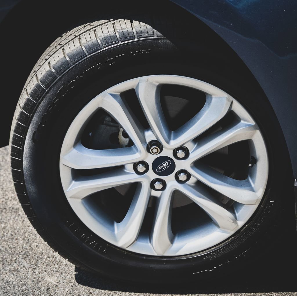 Used 2019 Ford Edge SEL w/ Equipment Group 201A image 3