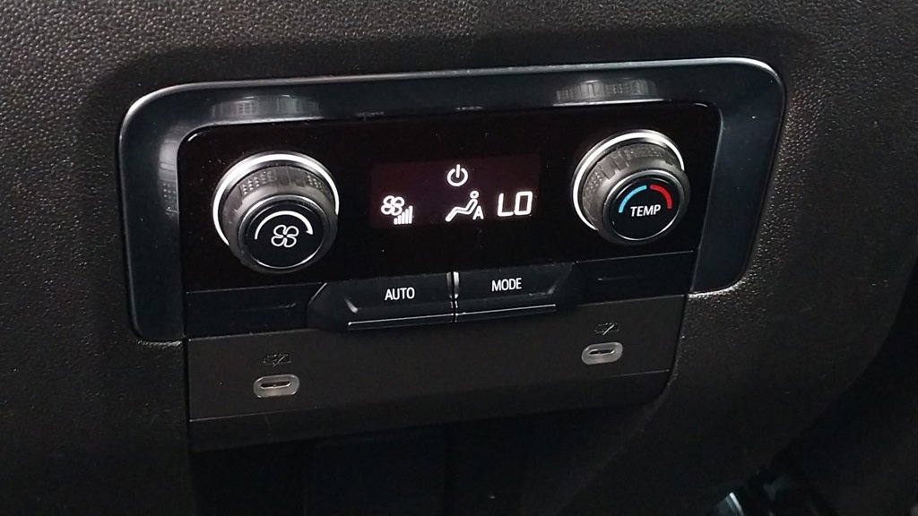 Used 2023 Chevrolet Suburban LT image 15