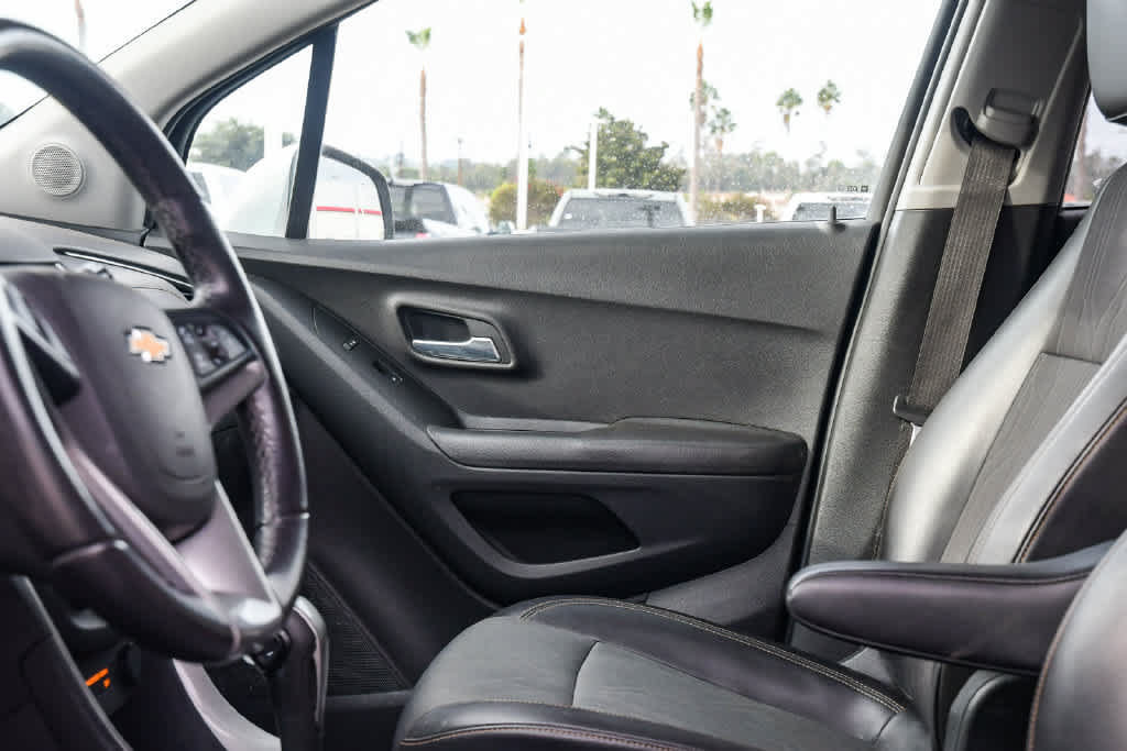 Used 2019 Chevrolet Trax LT w/ LT Convenience Package FWD image 19