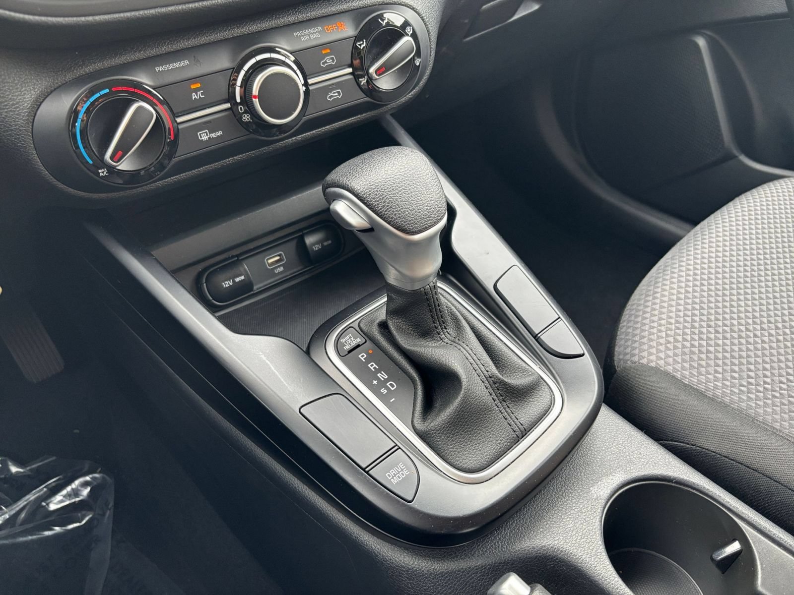 Used 2025 Kia Soul LX w/ LX Technology Package FWD image 37