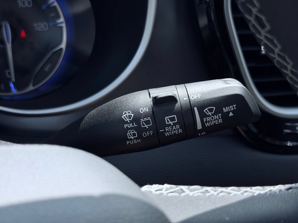 Certified 2025 Chrysler Pacifica Select FWD image 39