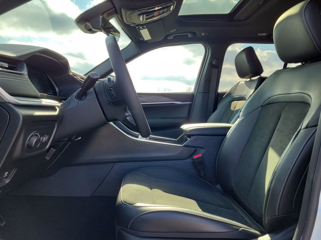 New 2026 Jeep Grand Cherokee Altitude image 21