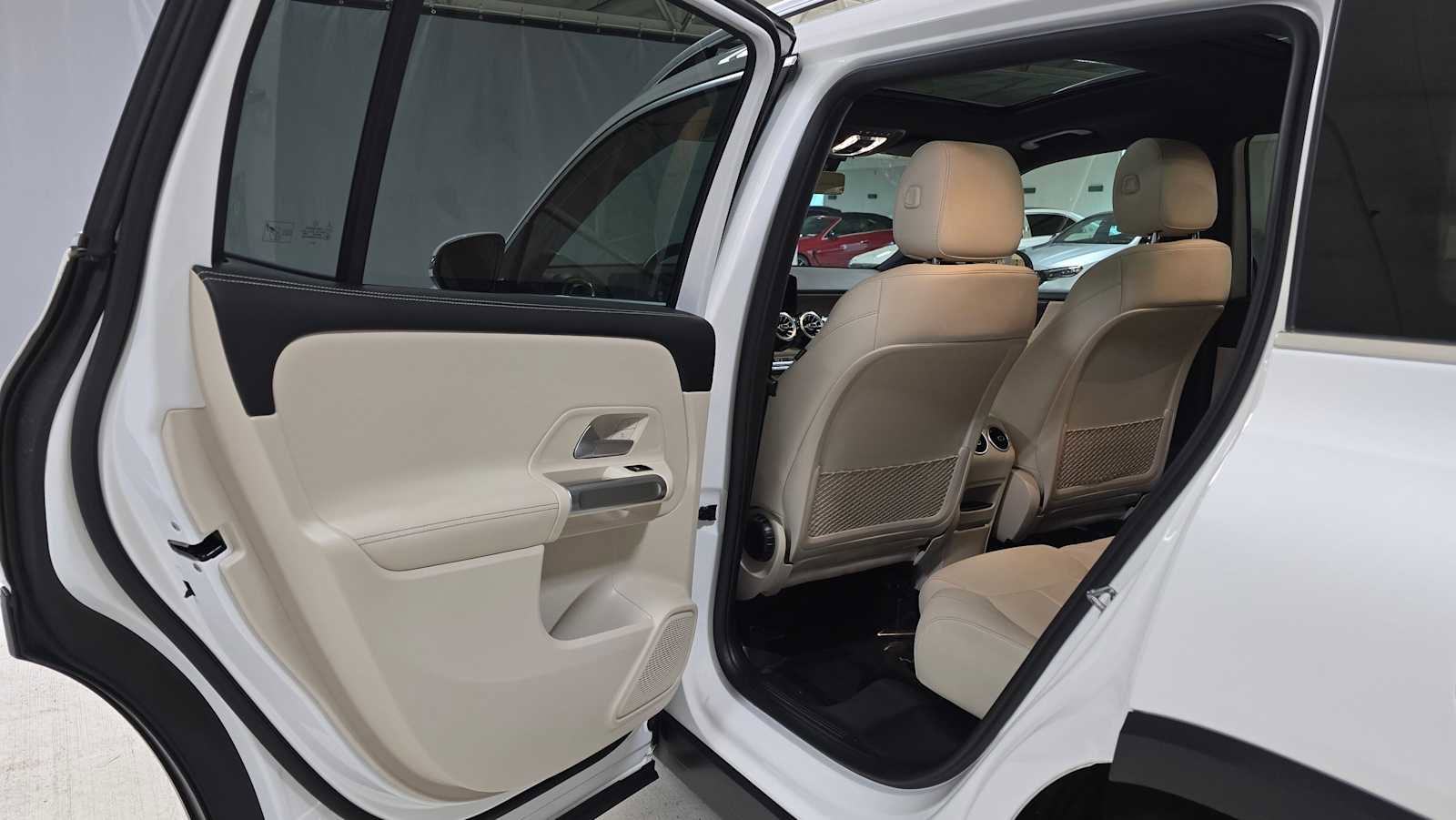 Certified 2022 Mercedes-Benz GLB 250 4MATIC image 15