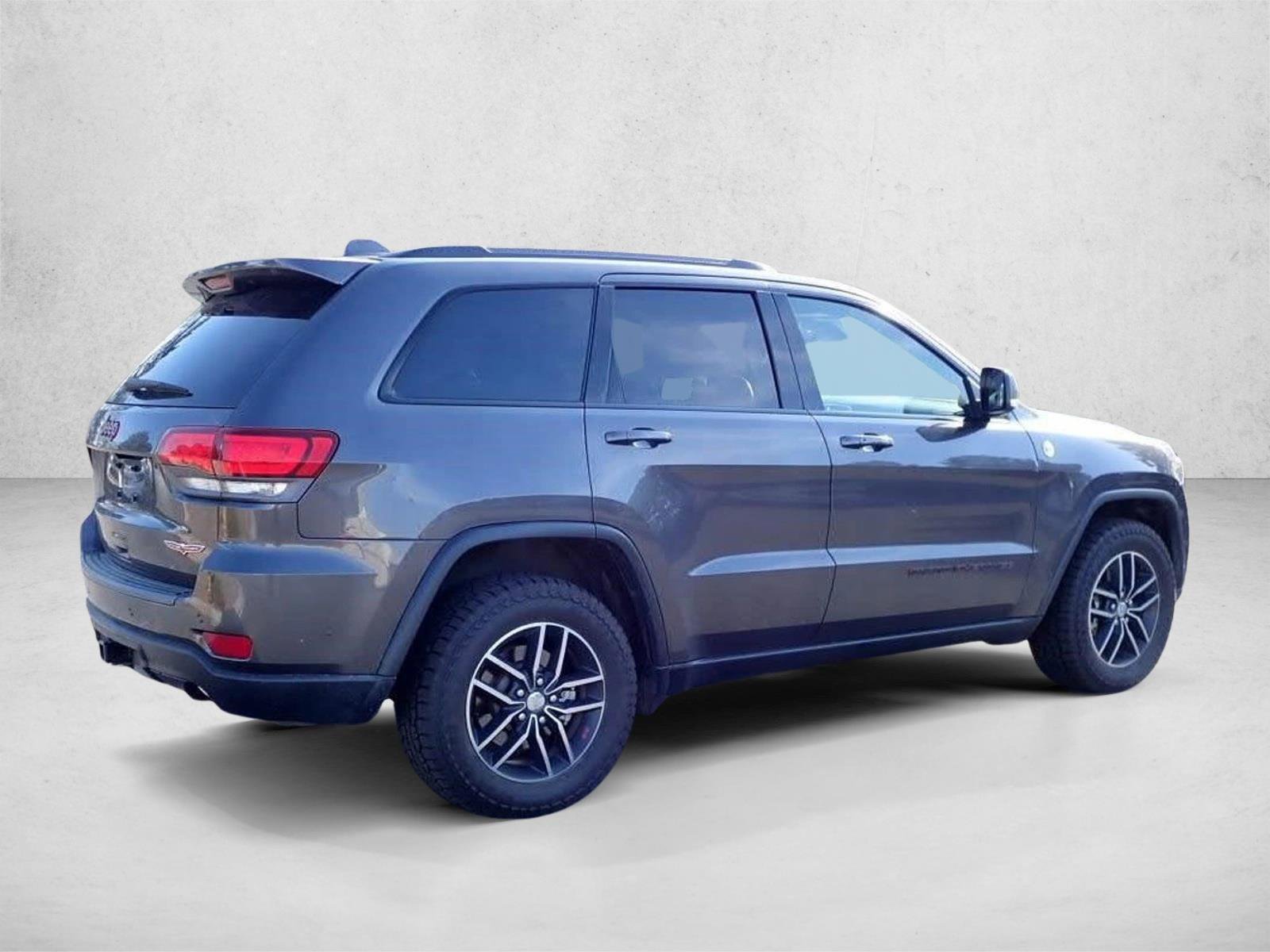 Used 2017 Jeep Grand Cherokee Trailhawk w/ Trailhawk Luxury Group AWD/4WD image 8