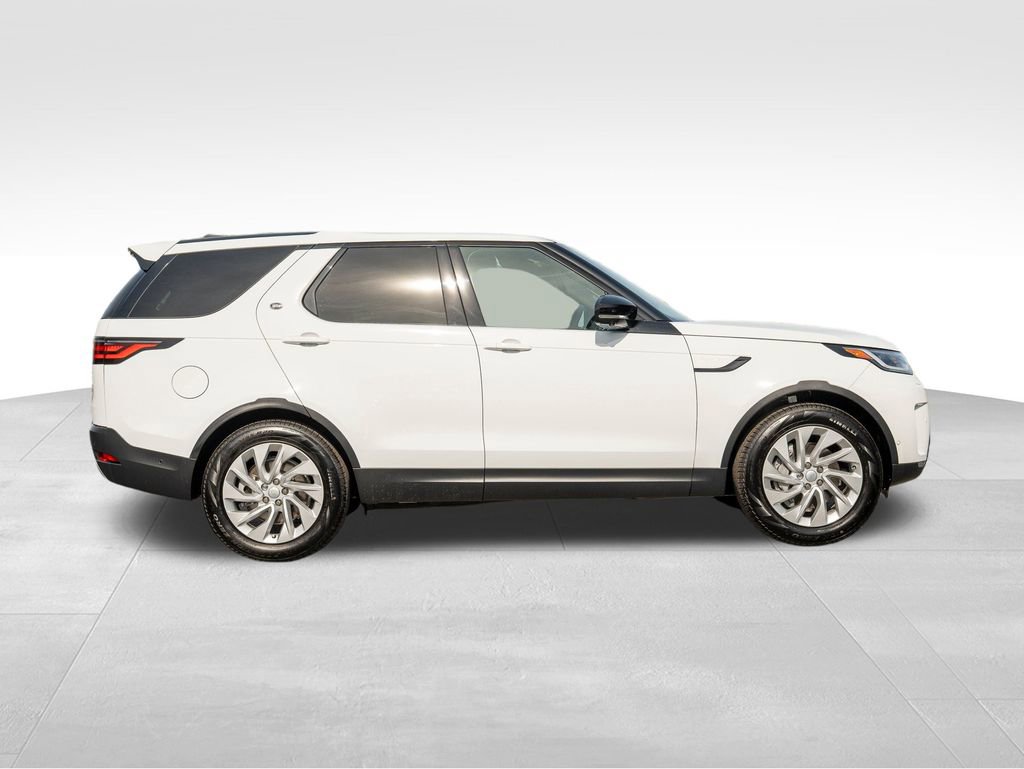 New 2025 Land Rover Discovery S image 8