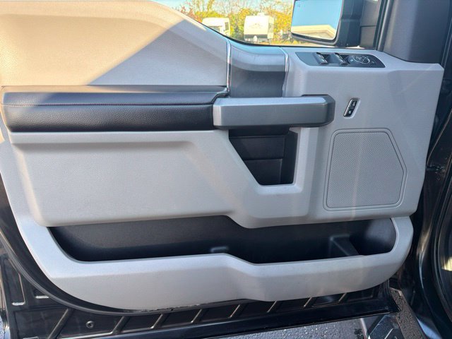 Used 2015 Ford F150 XLT w/ Equipment Group 302A Luxury AWD/4WD image 10