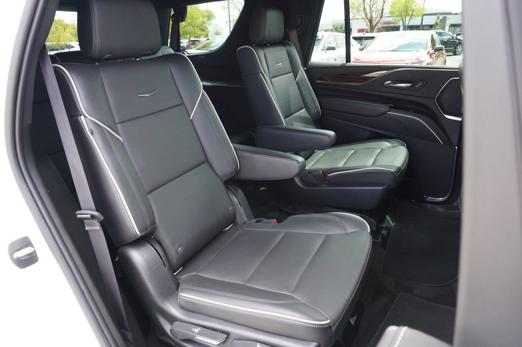 Used 2022 Cadillac Escalade Premium Luxury AWD/4WD image 12