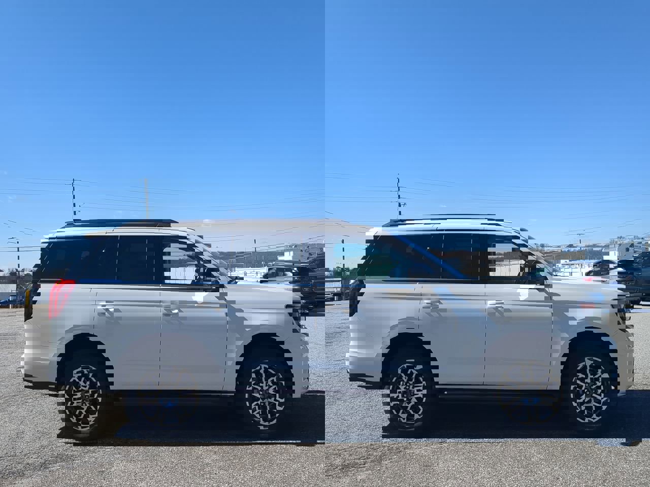 New 2026 Ford Expedition Active image 2
