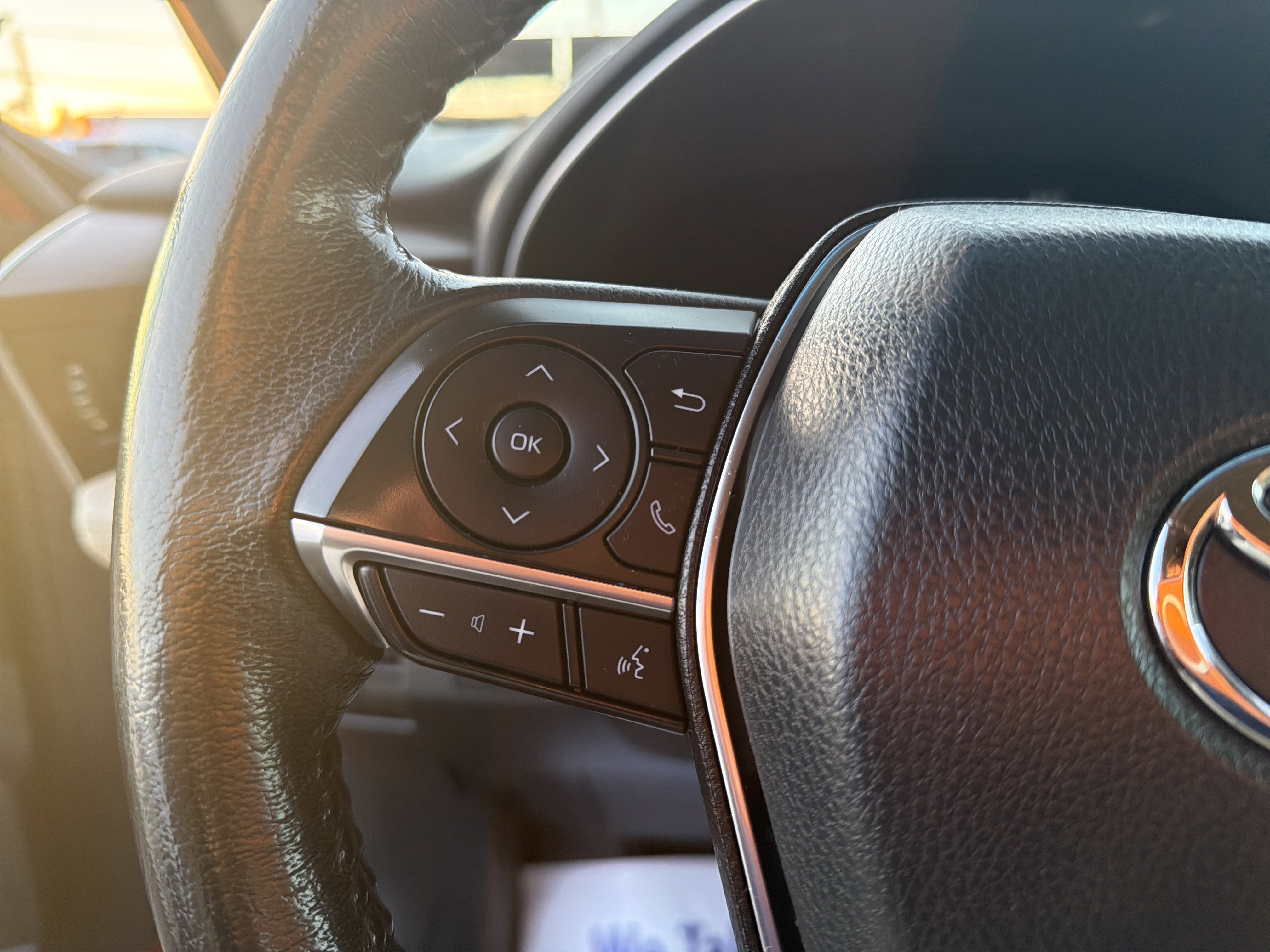 Used 2020 Toyota Avalon XLE image 13