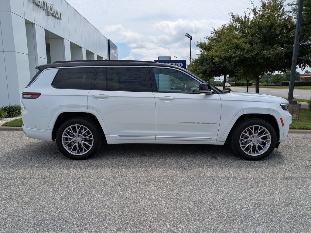 Used 2024 Jeep Grand Cherokee L Summit w/ Luxury Tech Group V AWD/4WD image 5