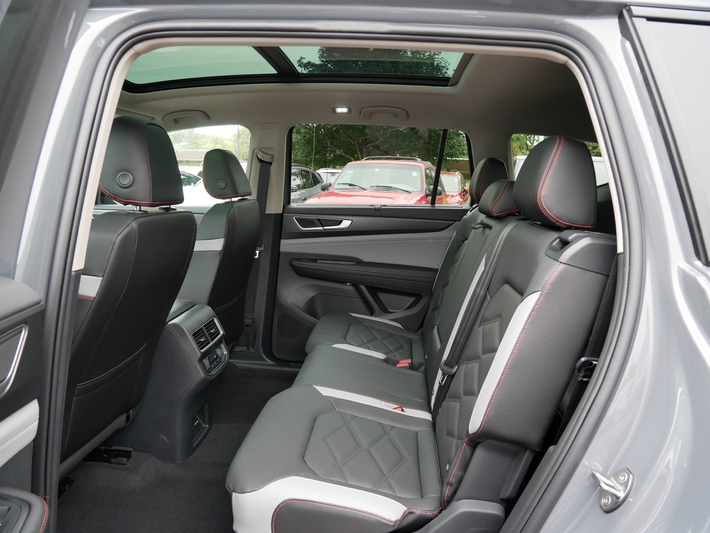 New 2026 Volkswagen Atlas Peak Edition image 7