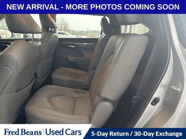 Used 2023 Toyota Highlander Platinum image 11