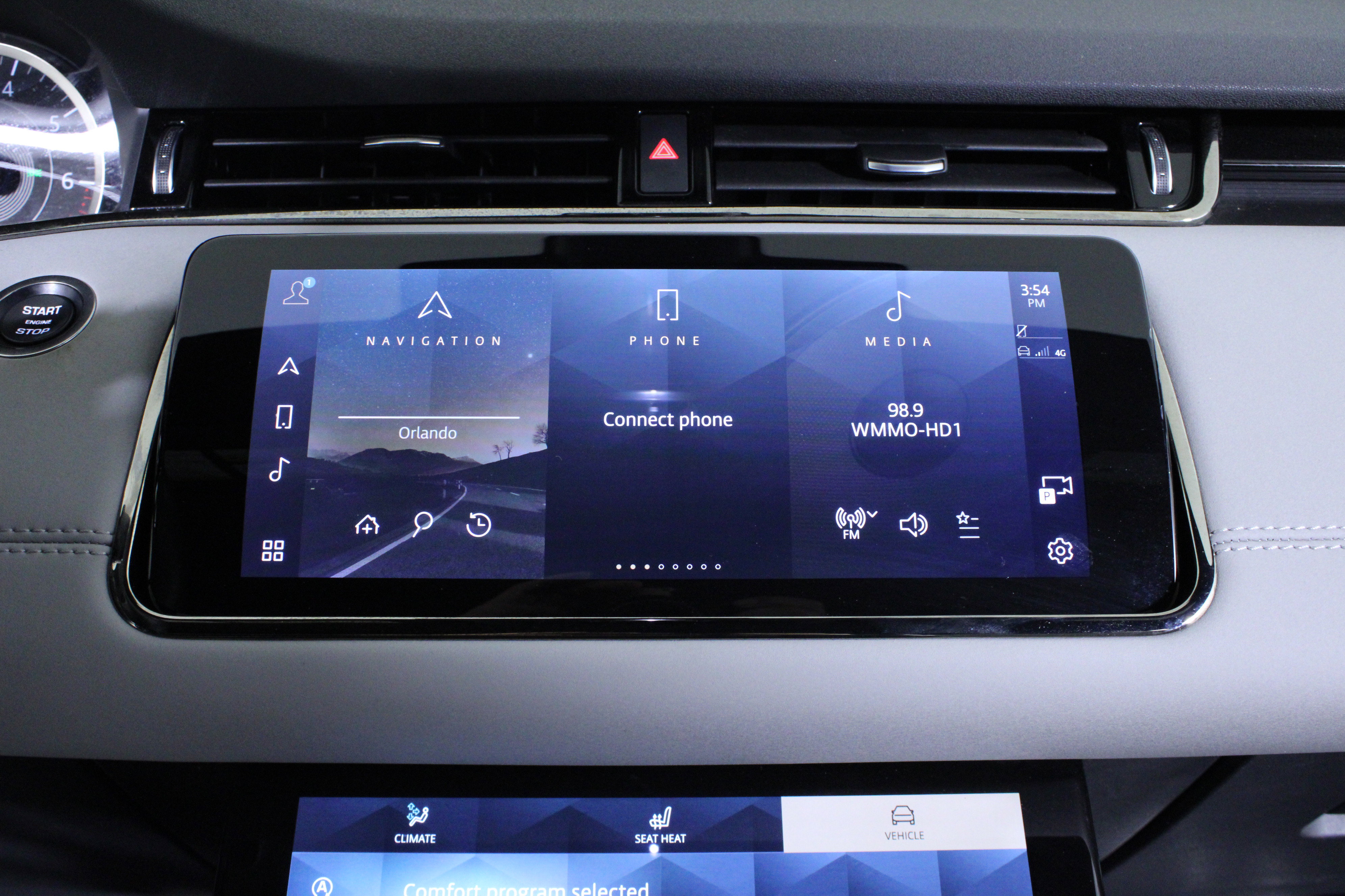 Used 2023 Land Rover Range Rover Evoque R-Dynamic SE image 25