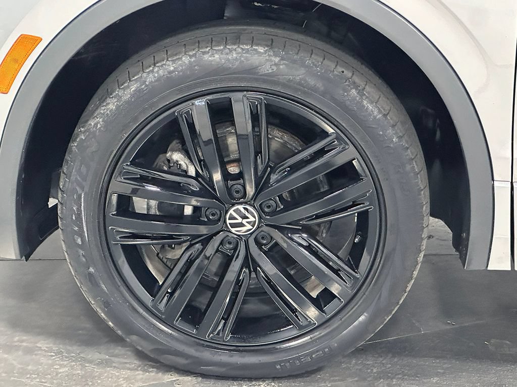 Used 2022 Volkswagen Tiguan SE R-Line AWD/4WD image 35