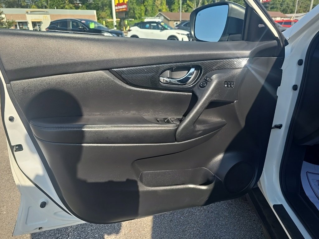 Used 2020 Nissan Rogue SL image 10