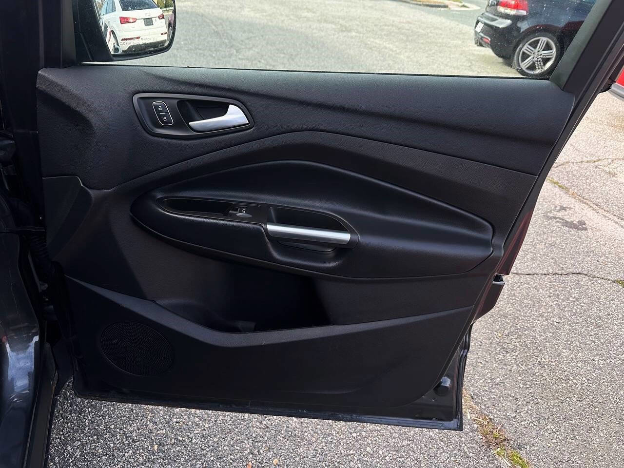 Used 2019 Ford Escape SEL image 27