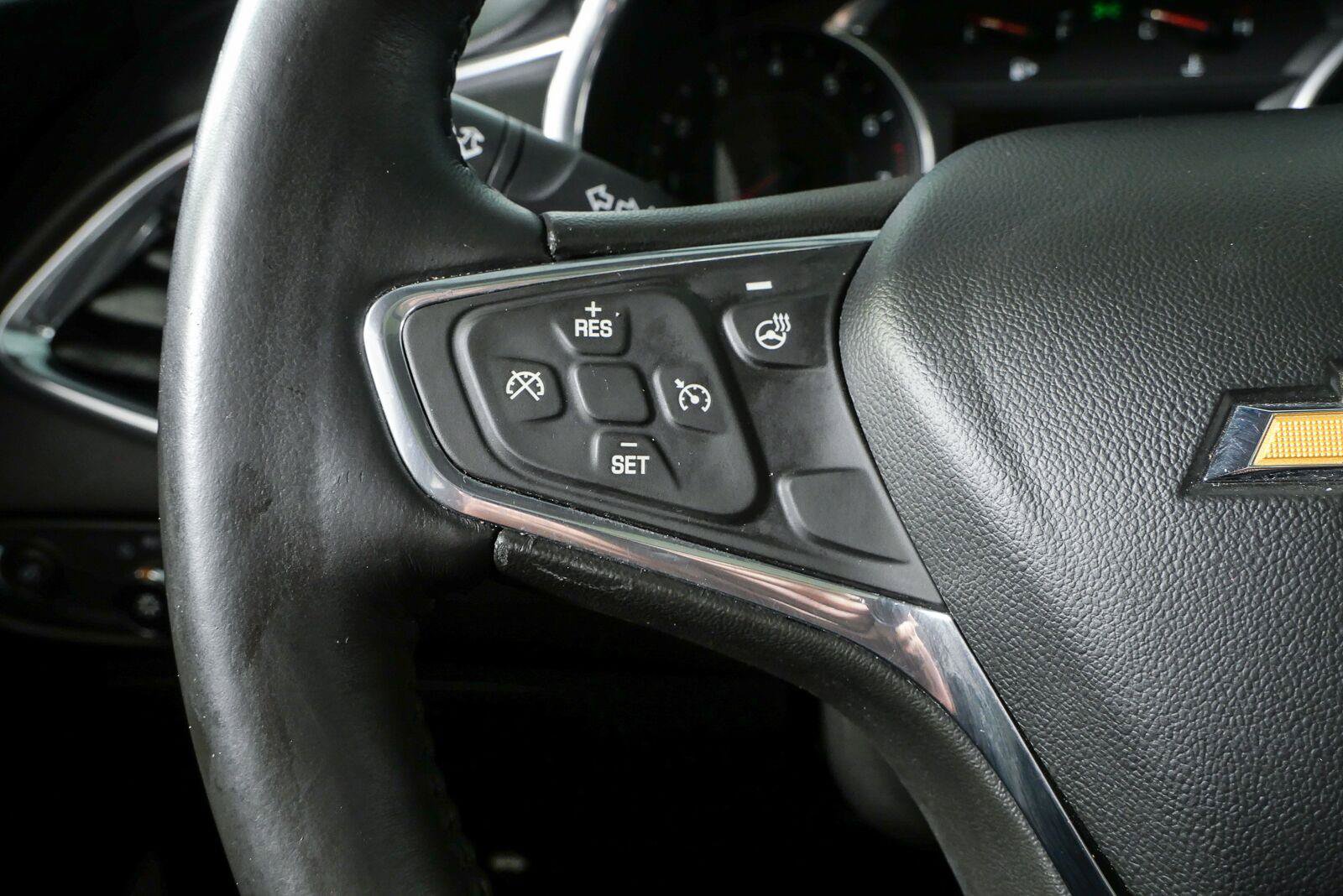 Used 2017 Chevrolet Malibu Premier w/ Premier Sun and Wheel Package FWD image 11