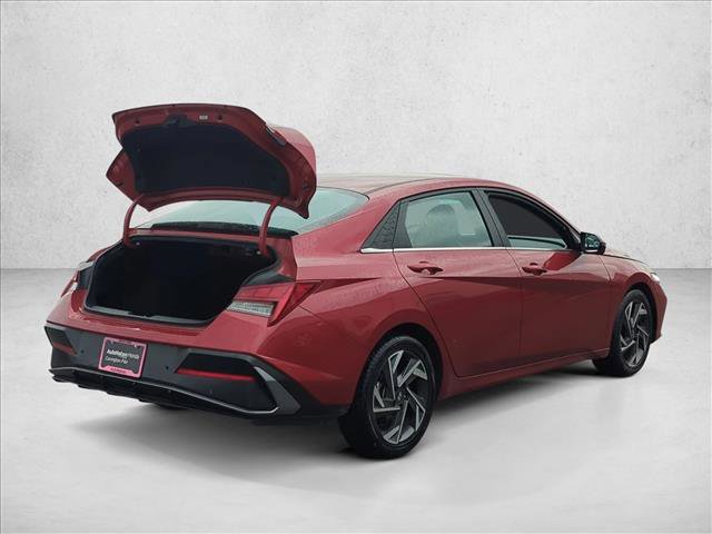 Used 2024 Hyundai Elantra Limited image 9