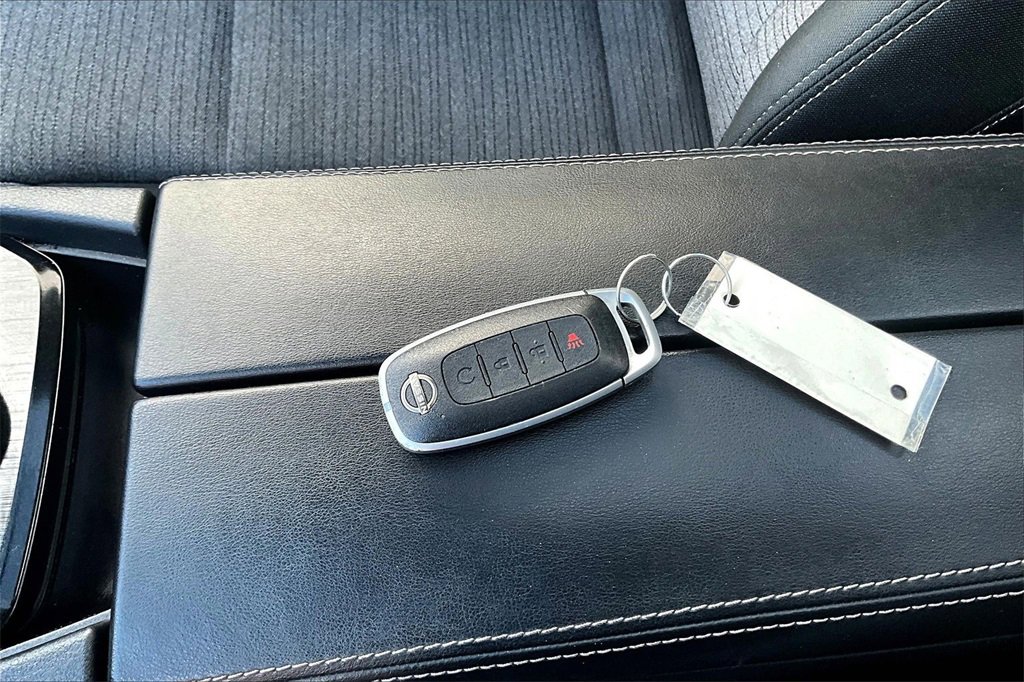 Used 2023 Nissan Rogue SV image 35