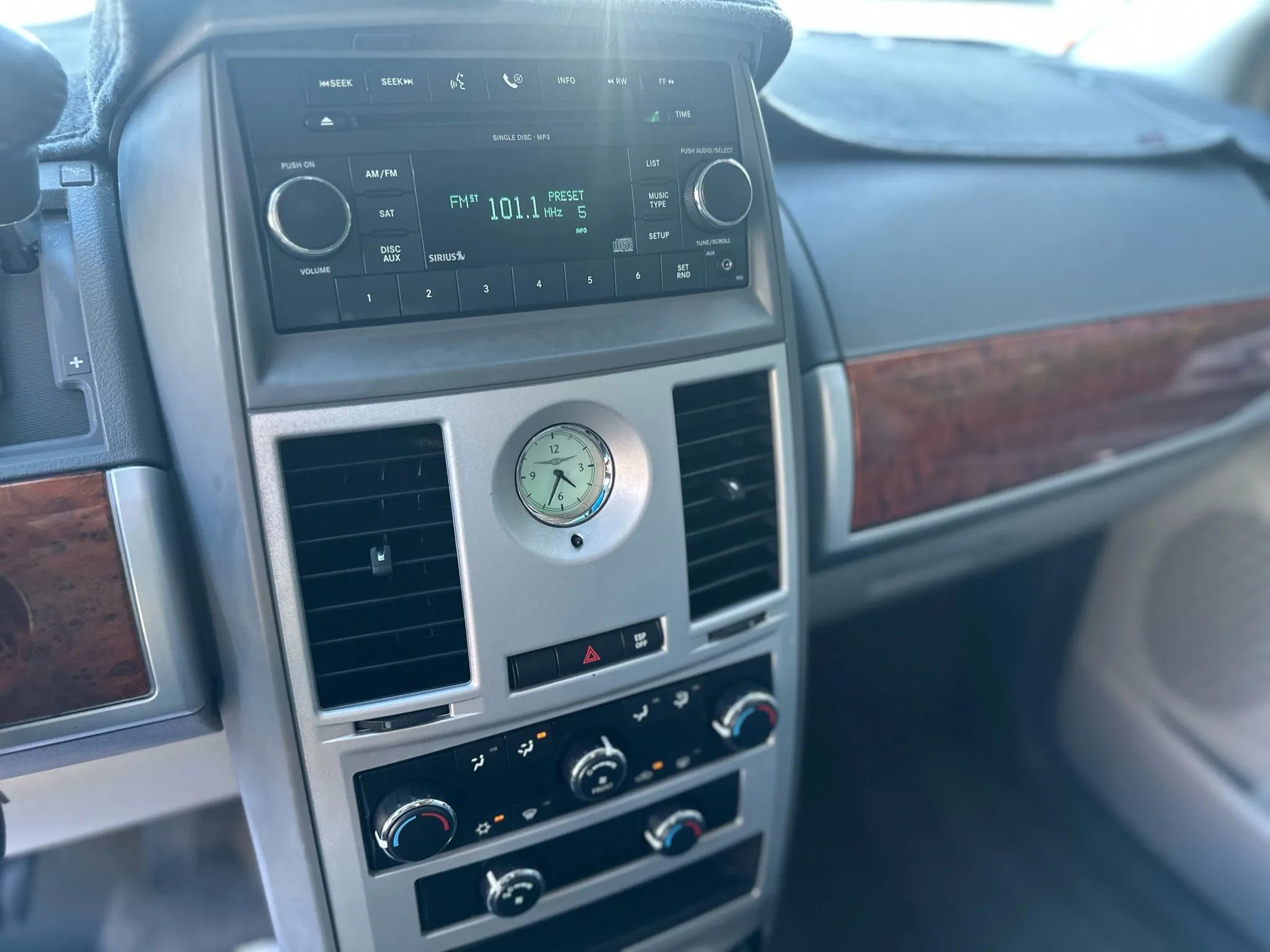 Used 2009 Chrysler Town & Country Touring image 13