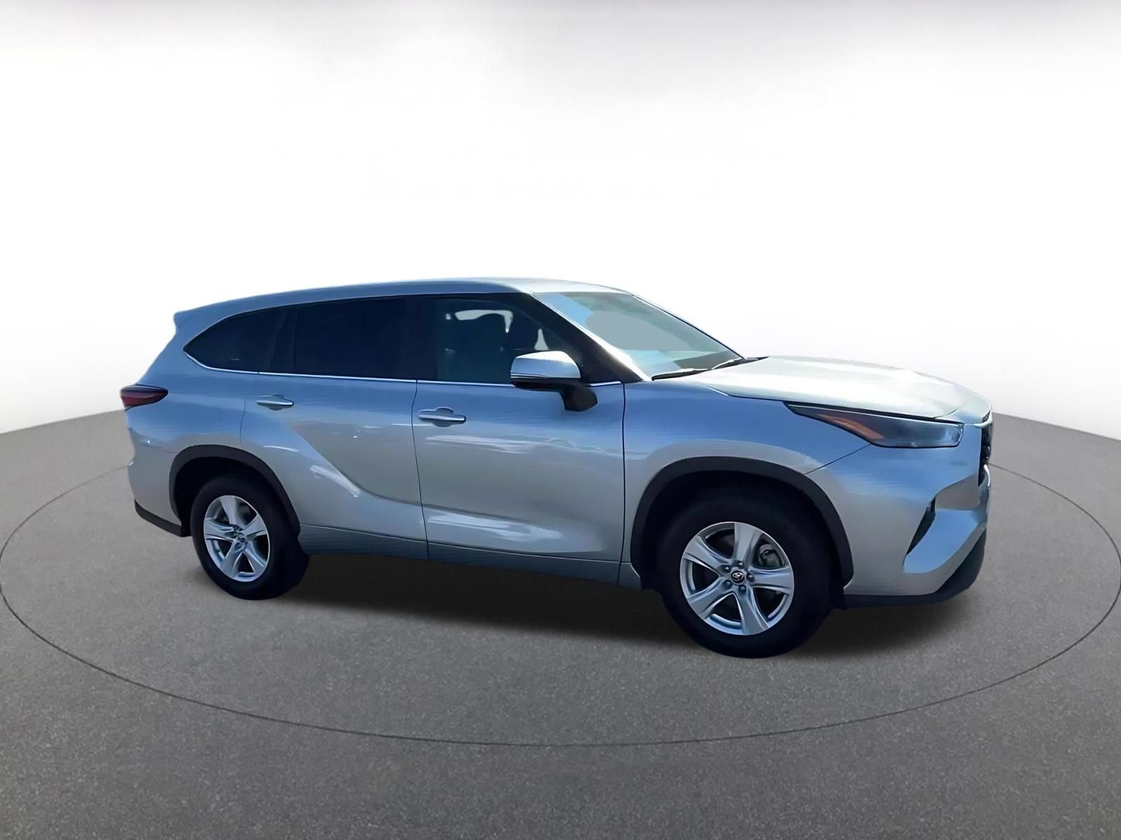 Used 2025 Toyota Highlander LE FWD video 2