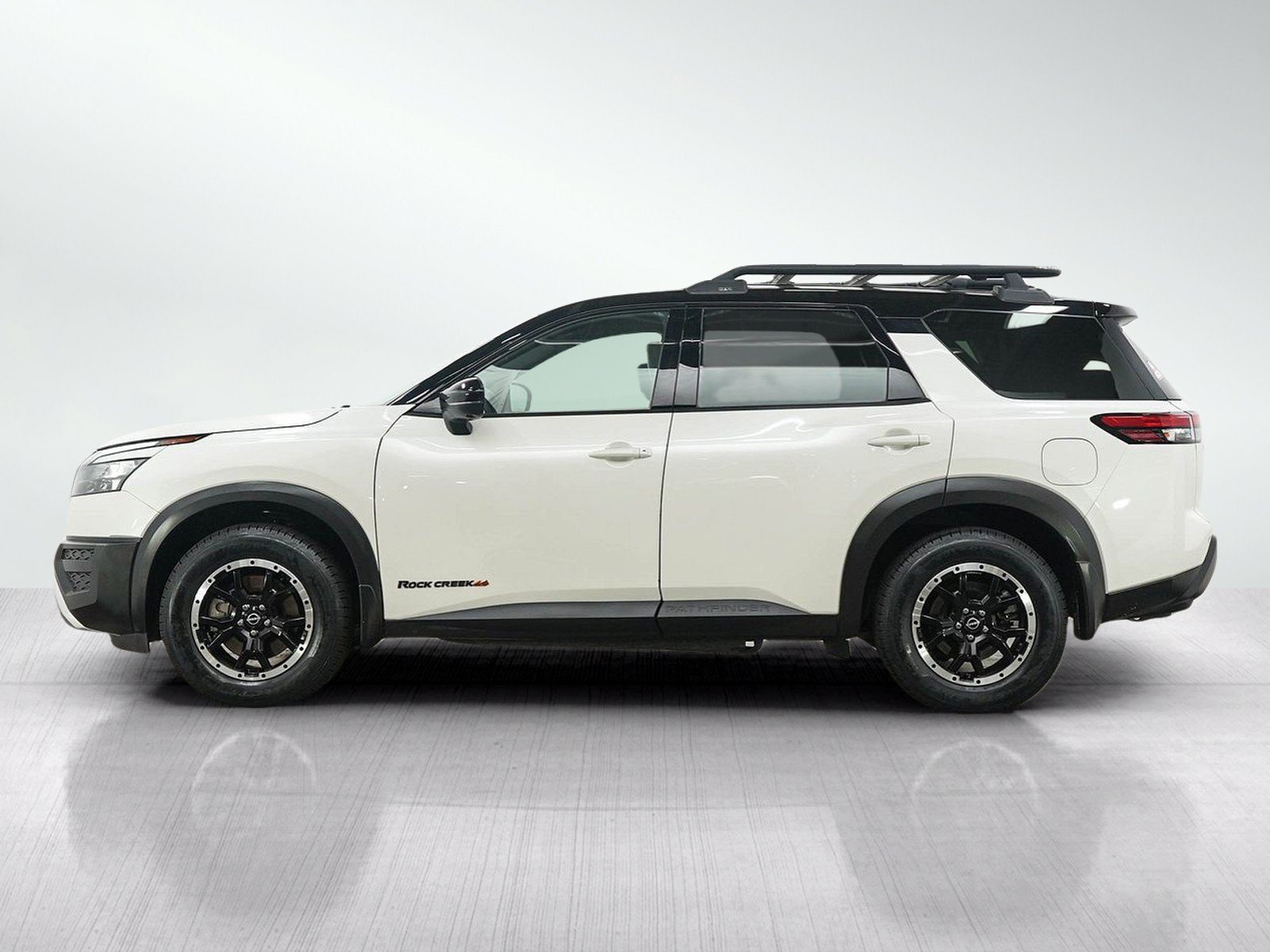 Used 2024 Nissan Pathfinder Rock Creek AWD/4WD image 2