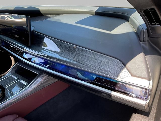 Used 2025 BMW 750e xDrive w/ Premium Package AWD/4WD image 26