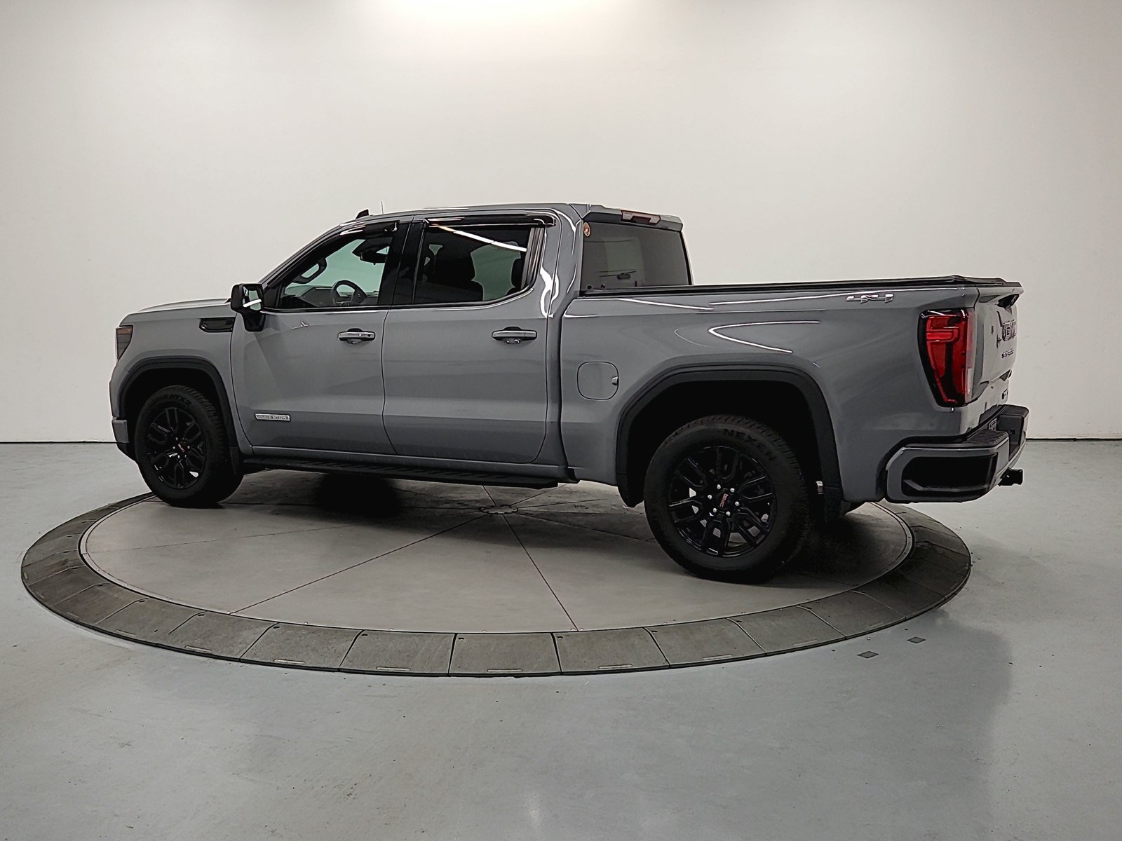 Used 2024 GMC Sierra 1500 Elevation AWD/4WD image 6