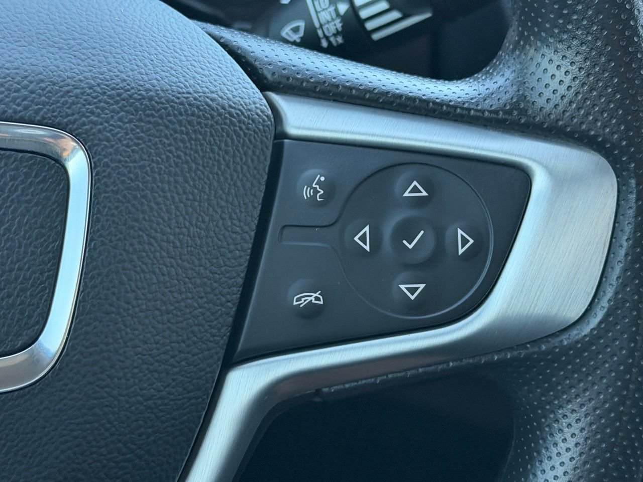 Used 2022 GMC Terrain SLE w/ Driver Convenience Package FWD image 19