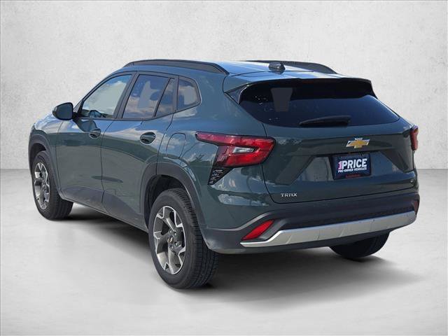Used 2025 Chevrolet Trax LT FWD image 7