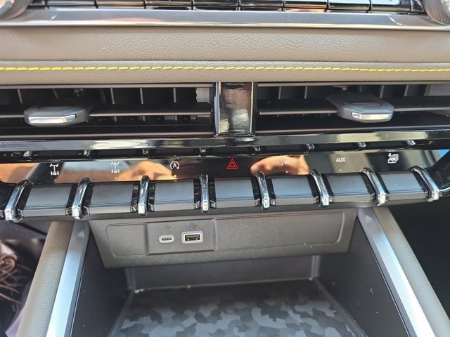 Used 2024 Chevrolet Colorado ZR2 w/ ZR2 Convenience Package III image 30