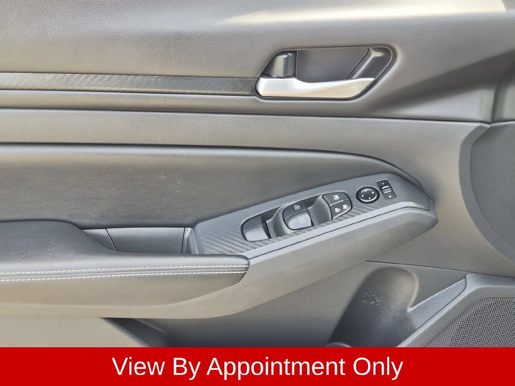 Used 2025 Nissan Altima 2.5 SV FWD image 9
