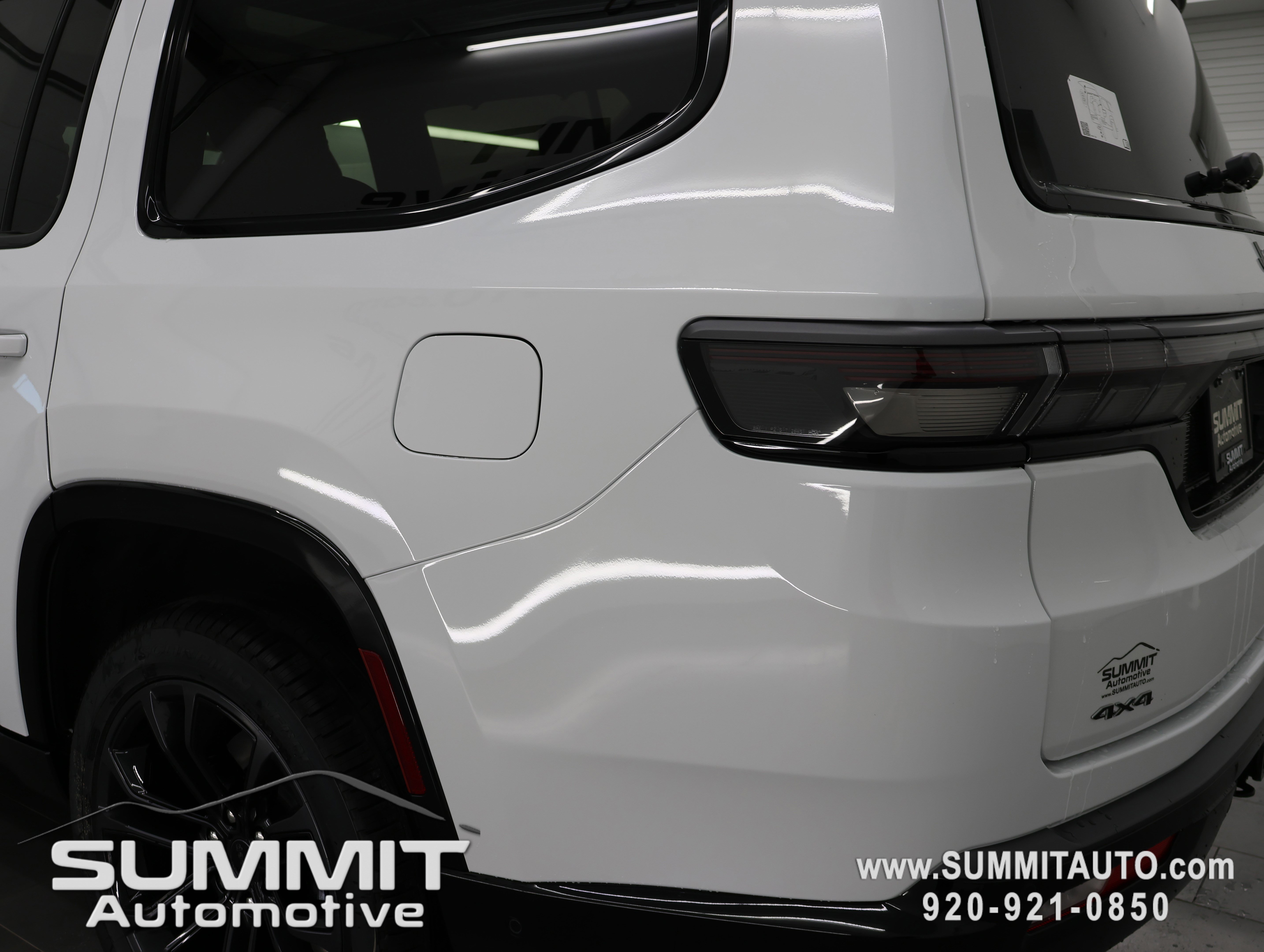 New 2026 Jeep Grand Wagoneer Summit AWD/4WD image 37