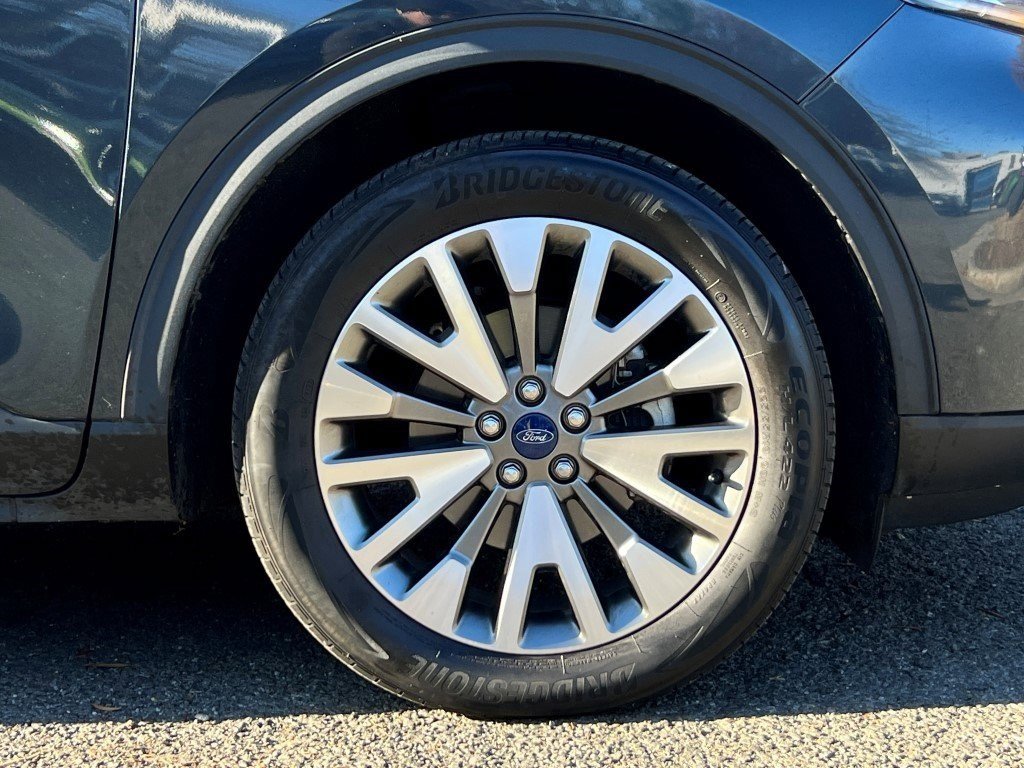 Used 2022 Ford Escape Titanium w/ Class II Trailer Tow Package image 7